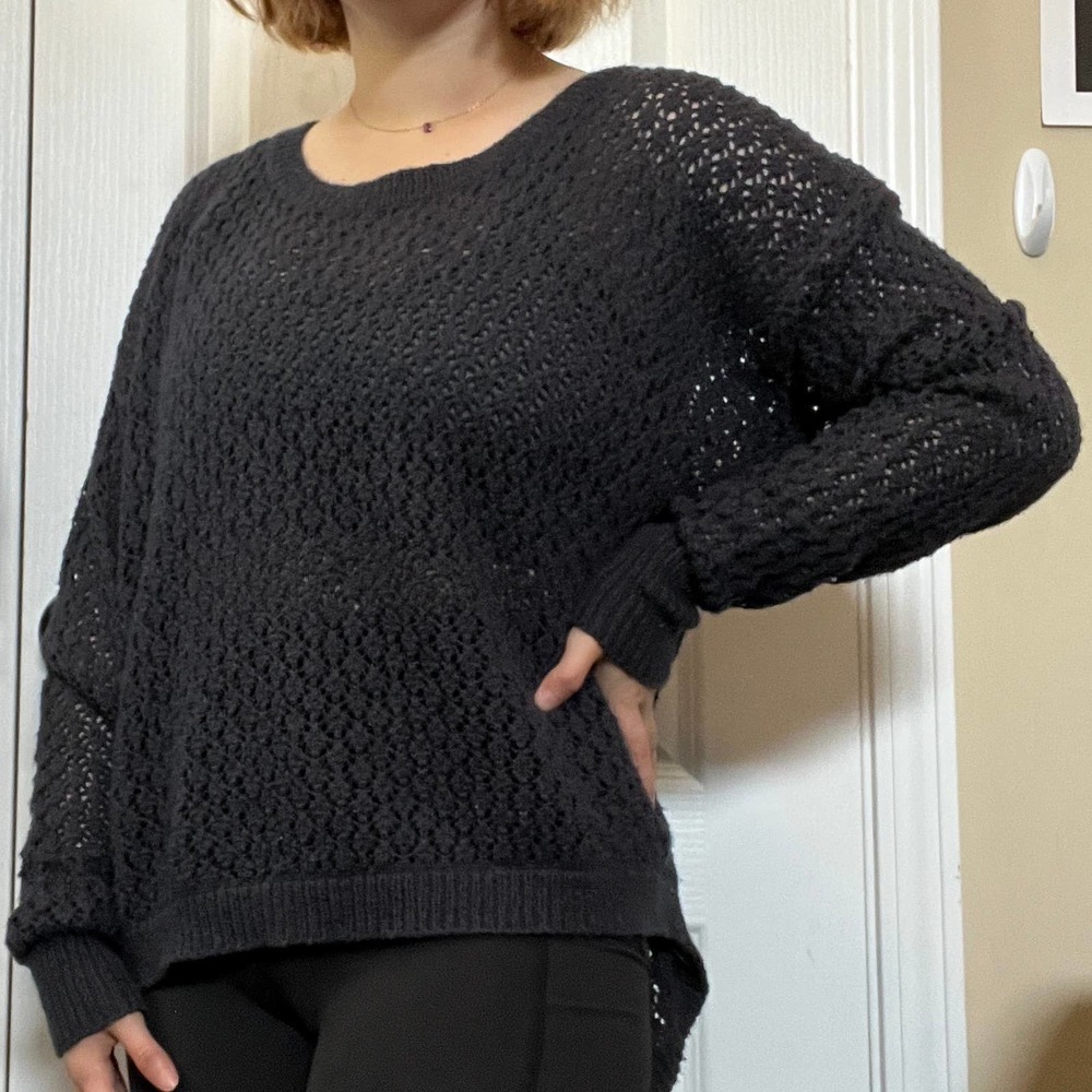 chelsea & theodore lightweight knit blue sweater